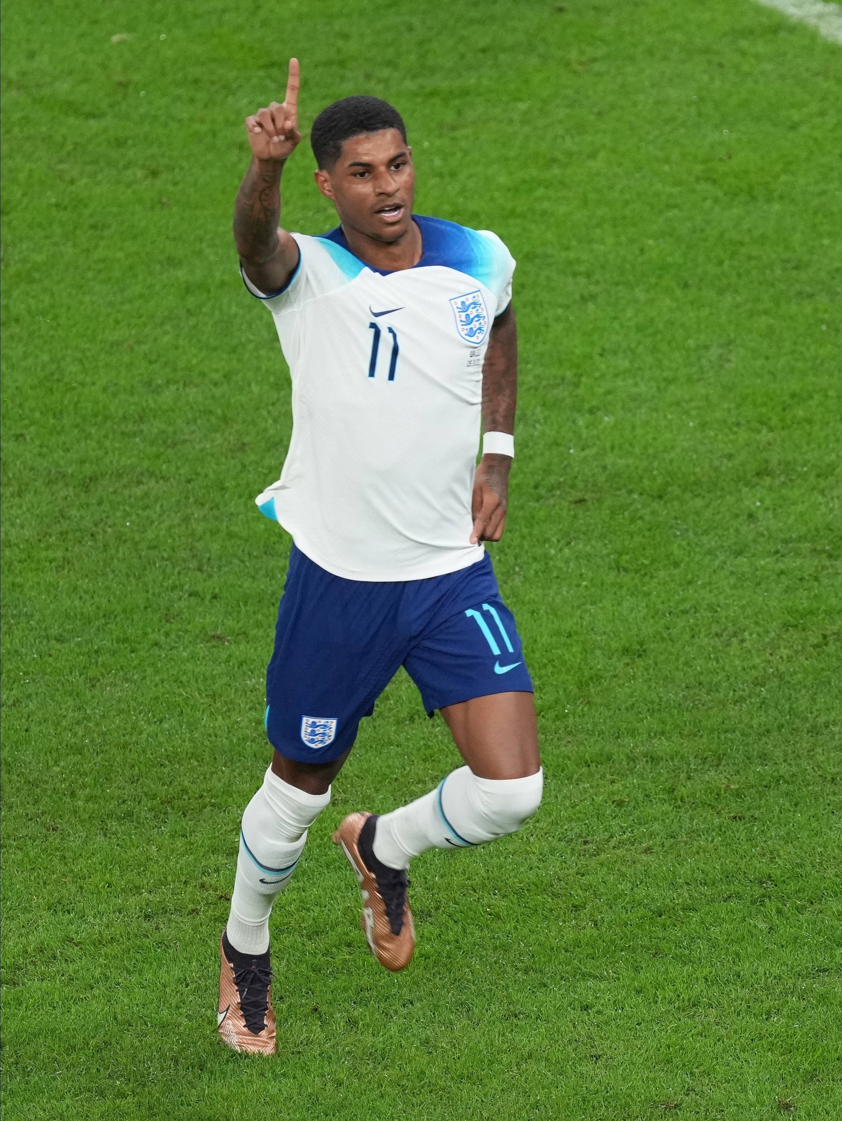 包含英格兰球队以-胜波黑，队长表现亮眼的词条